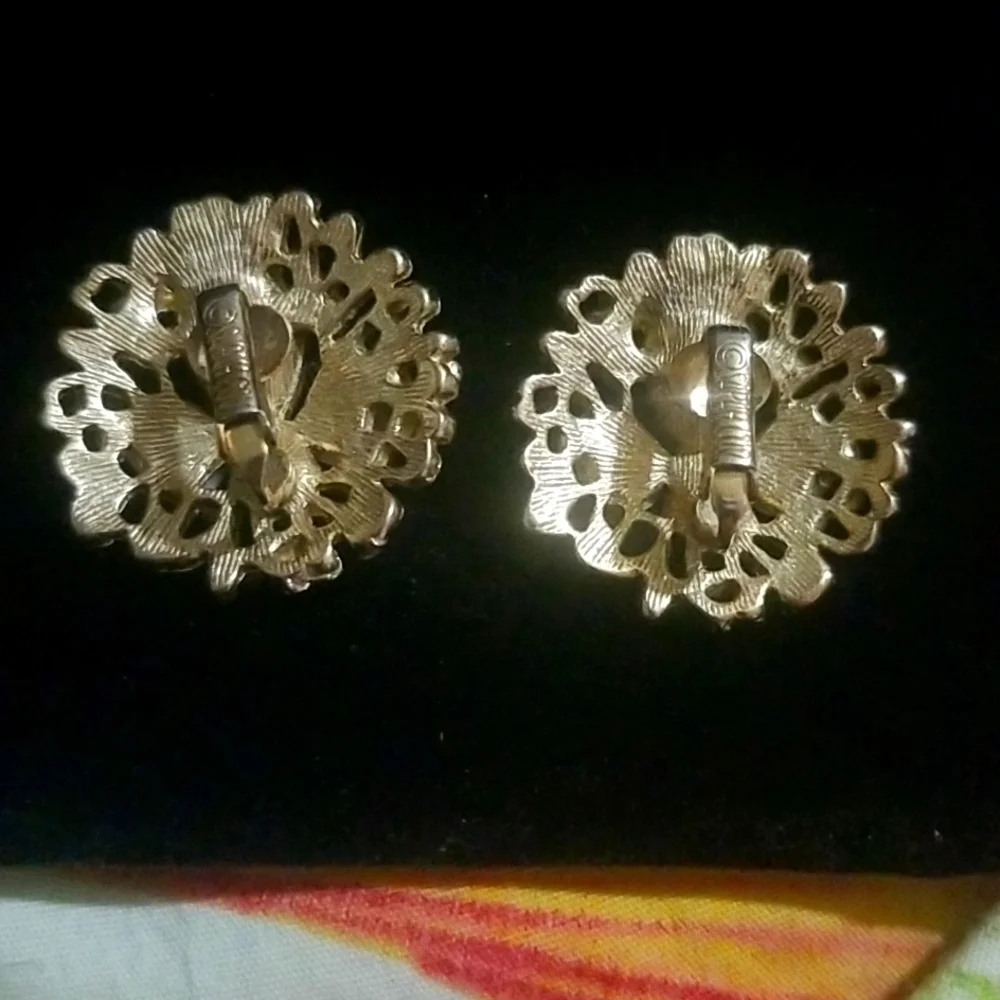 Vintage Sarah Coventry "Fashion Splendor" Clip-On Earrings - Picture 4 of 5